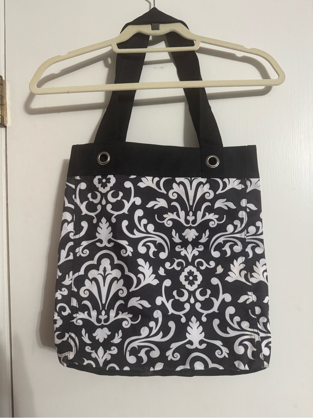 Black and White Damask Pattern Tote Bag with Wide Straps